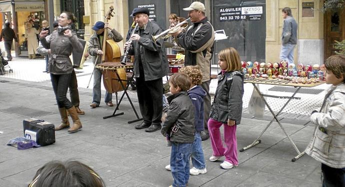 Kaleko artistek ezingo dute Donostiako Alde Zaharrean lanean aritu Kaleko artistek ezingo dute Donostiako Alde Zaharrean lanean aritu