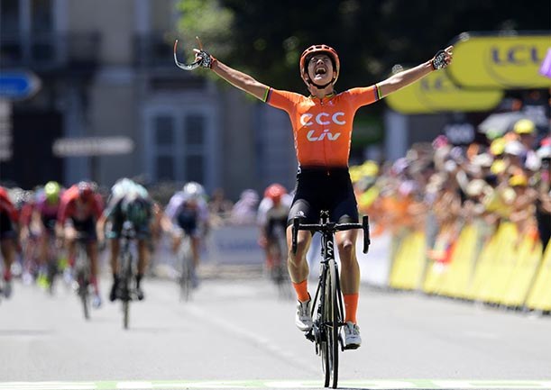 Kazetari bakarra Frantziako Le Course by Le Tour lasterketa irabazi duen emakumearen prentsaurrekoan Kazetari bakarra Frantziako Le Course by Le Tour lasterketa irabazi duen emakumearen prentsaurrekoan