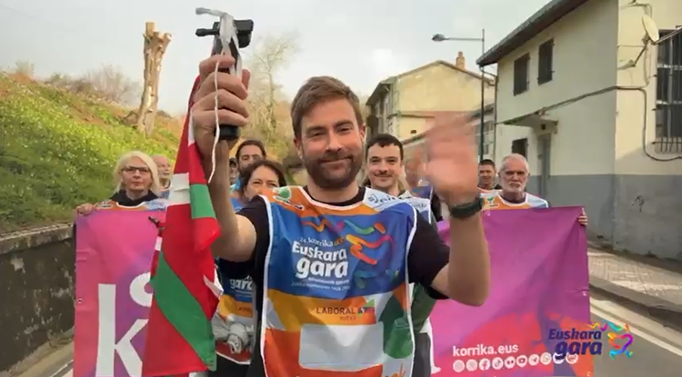 Korrikaren dokumentalean parte har dezakezu bideoa grabatuz