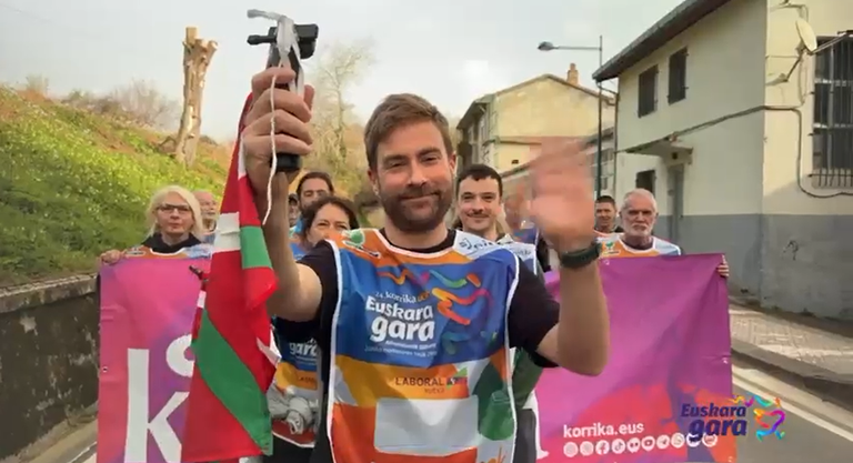 Korrikaren dokumentalean parte har dezakezu bideoa grabatuz