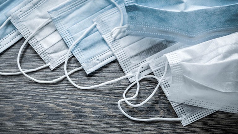 Kotxeak fabrikatzetik maskarak egitera Kotxeak fabrikatzetik maskarak egitera