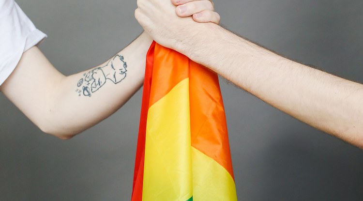 LGTBIQ+ pertsonentzako "konbertsio-terapiak" egiten dituztenek kartzela-zigorra izatea onartu du Espainiako Kongresuak