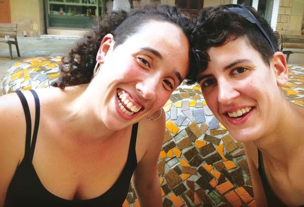 Lore Etxeberria eta Kattalin Miner: "Sexuaz gehiago hitz egiten dugu sexua bera praktikatu baino" Lore Etxeberria eta Kattalin Miner: "Sexuaz gehiago hitz egiten dugu sexua bera praktikatu baino"