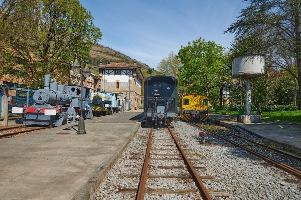 Lurrunezko trenetan ibilbideak egingo dituzte asteburuan, Azpeititik Lasaora