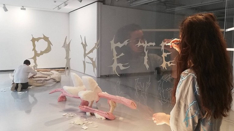 M. Benito Pirizen 'Pikete tuning' erakusketa jarri dute Bilboko Rekalde aretoan