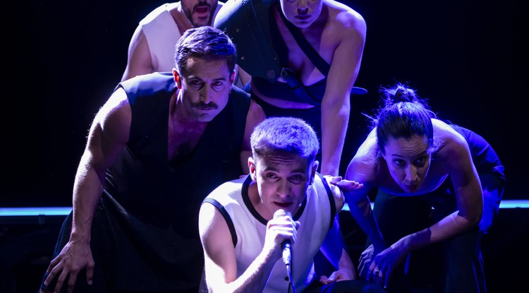 Maitasun aske eta anitzaren inguruko 'R&J' antzezlana taularatuko dute Bilbon