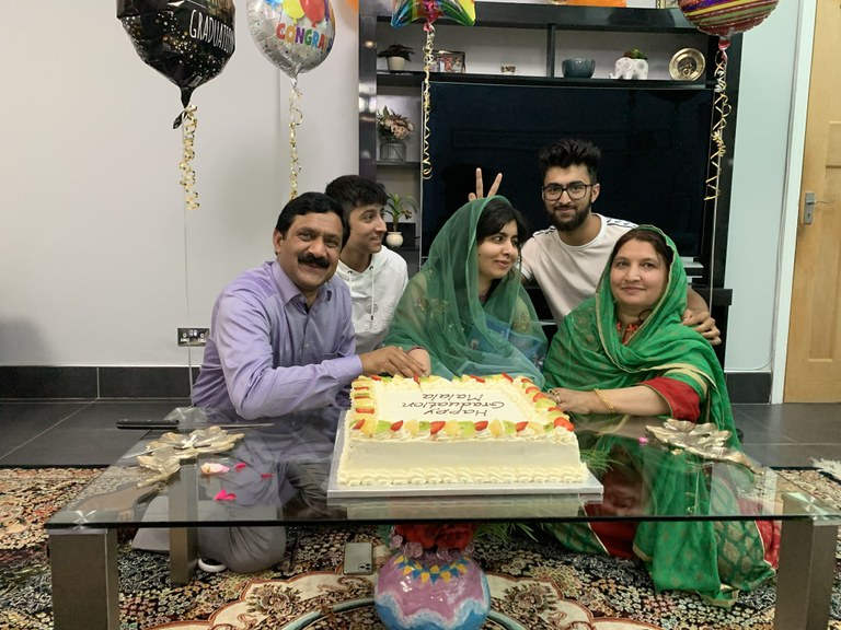 Malala Yousafzaik ikasketak amaitu ditu Oxford-en Malala Yousafzaik ikasketak amaitu ditu Oxford-en