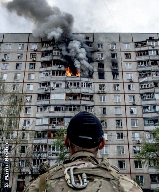Manu Brabo fotokazetariaren 'Black Butterflies' erakusketa jarri dute Gasteizen
