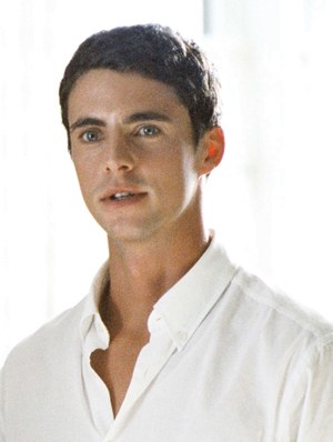 Matthew Goode: Elegantziaren Kondena Matthew Goode: Elegantziaren Kondena