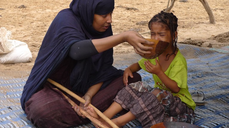 Mauritaniako emakumeak: loditzera behartuta Mauritaniako emakumeak: loditzera behartuta