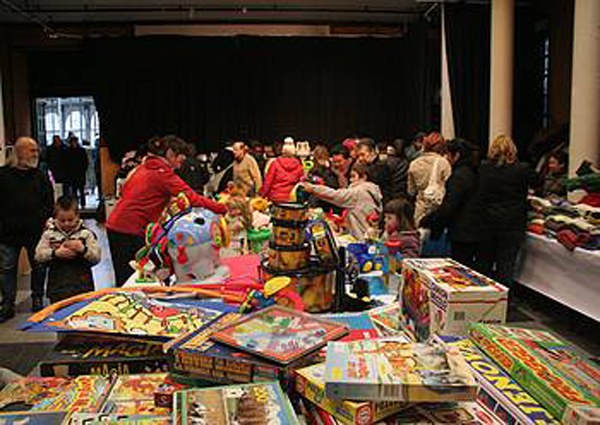 Merkatu solidarioa martxan da Tolosako Amarotz auzoan Merkatu solidarioa martxan da Tolosako Amarotz auzoan