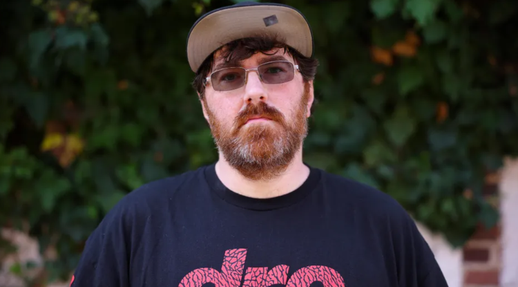 Mikrozakila izatearen inguruko ikuspegia eta bizipenak zabaldu nahian ari da Michael Phillips estatubatuarra