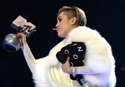 miley-cyrus-joint-onstage-mtv-emas-2013-gi.jpg