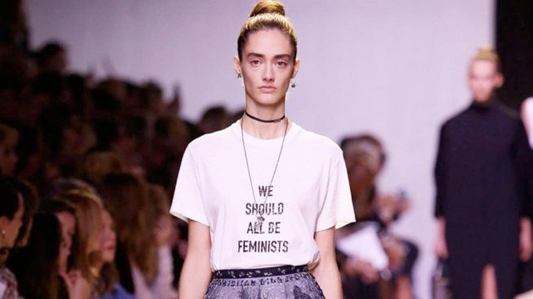 Moda eta feminismoaren arteko harreman gazi-gozoa