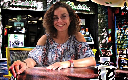 Monica Bernabe: "Burka azpian baino gehiago, etxe barruan dago emakume afganiarren drama" Monica Bernabe: "Burka azpian baino gehiago, etxe barruan dago emakume afganiarren drama"