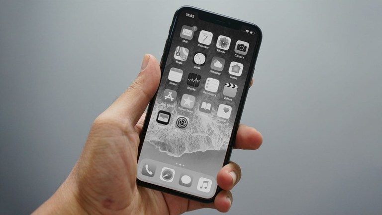 Mugikorra gutxiago begiratzeko azken joera: pantaila zuri-beltzean jartzea