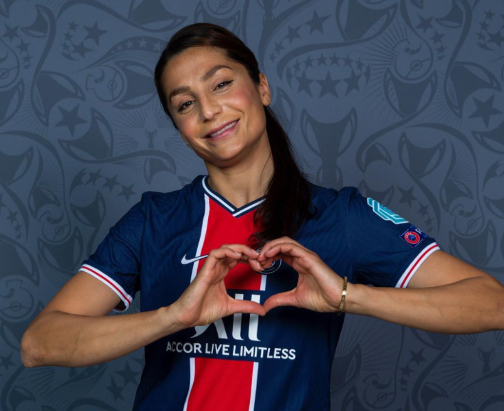Nadia Nadim futbolariaren ibilbidea txalotzekoa izateaz gain, hausnartzekoa ere bada Nadia Nadim futbolariaren ibilbidea txalotzekoa izateaz gain, hausnartzekoa ere bada