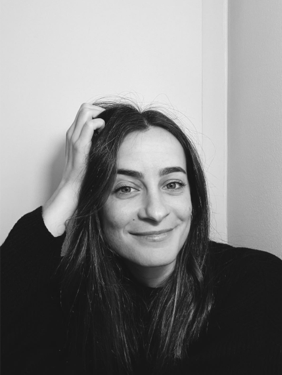 Nerea Aranburu: “Min egiten diguten edo korapilatuta dauzkagun kontuak lantzeko modua ematen du umoreak”. Nerea Aranburu: “Min egiten diguten edo korapilatuta dauzkagun kontuak lantzeko modua ematen du umoreak”.