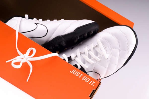 Nike-k kanguru larrua erabiltzeari utziko dio bere kirol botetan Nike-k kanguru larrua erabiltzeari utziko dio bere kirol botetan