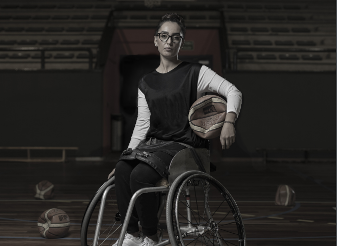 Nilofar Bayat da Donostiako Giza Eskubideen 19. Zinemaldiko kartelean protagonista