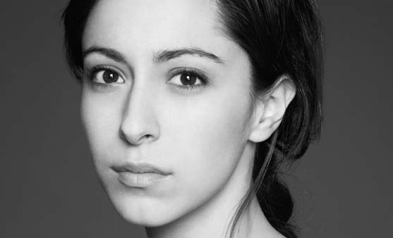Oona Chaplin: Iraganaren itzala Oona Chaplin: Iraganaren itzala