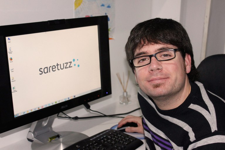 Oskar Gesteira (Saretuzz): "Saretuzzek erreferentzizko sare soziala izan nahi du" Oskar Gesteira (Saretuzz): "Saretuzzek erreferentzizko sare soziala izan nahi du"