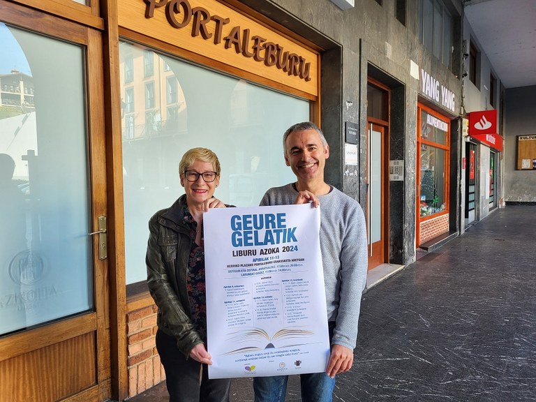 Ostegunetik larunbatera egingo dute Azkoitiko 'Geure Gelatik' liburu azoka