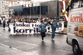 Oztopoen gainetik Korrika Oztopoen gainetik Korrika