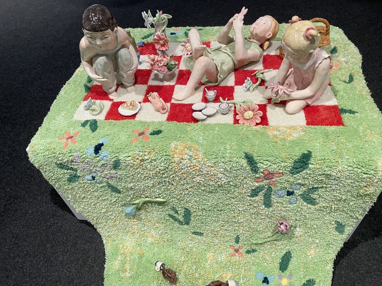 Paula Huarteren 'Azken eguna parkean' erakusketa jarri dute Gasteizko Montehermoson