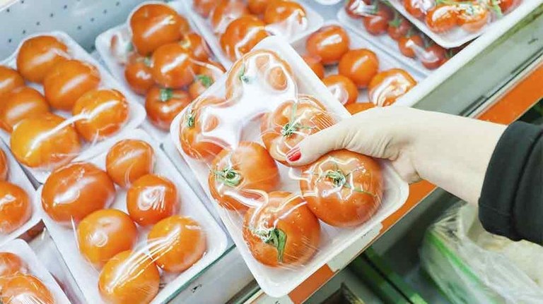 Plastic-Contaminated-Food-Recalls-Double-in-2016.jpg