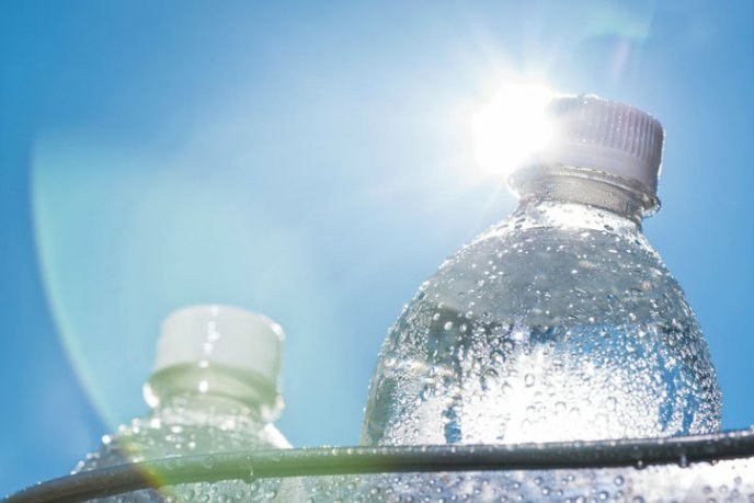 Plastikozko botilak arriskutsuak suertatu litezke muturreko beroagatik Plastikozko botilak arriskutsuak suertatu litezke muturreko beroagatik