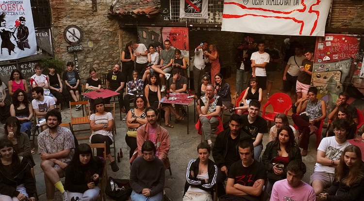 'Poesia mailu bat da' literatur jaialdia egingo dute asteburuan Gasteizko gaztetxean