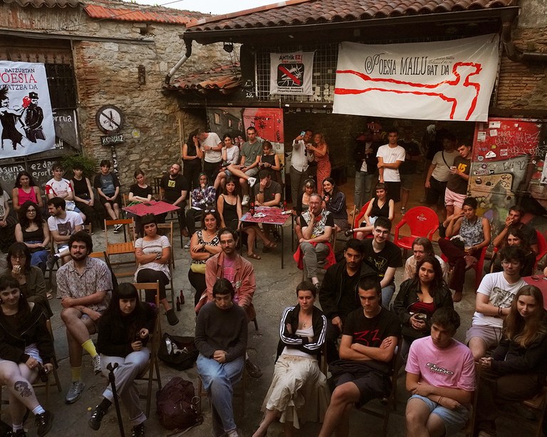 'Poesia mailu bat da' literatur jaialdia egingo dute asteburuan Gasteizko gaztetxean