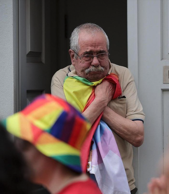 Biral bilakatu zen Portugaleko Harrotasunaren Eguneko argazkiaren atzean dagoen historiak emozionatu egingo zaitu