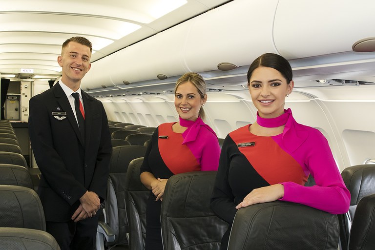 Qantas airelinea australiarrak bere tripulazioari takoi eta makillajerik gabe joaten utziko die