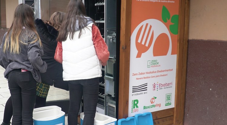 'Rexcatering'-a: ikastetxeetako jangeletako janari soberakinak bildu eta banatzeko sistema