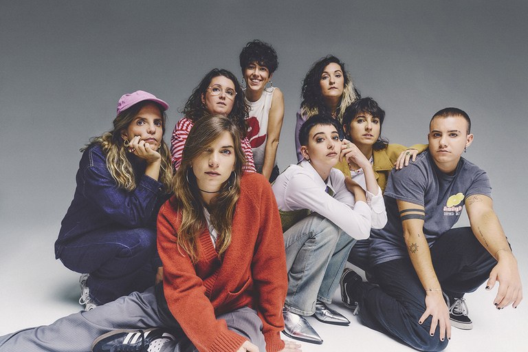 Roba Estesa talde katalanak aniztasuna ospatzen duen 'Desakatant' kantua kaleratu du