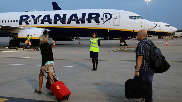 Ryanairrek poltsa eramateagatik kobratuko du Ryanairrek poltsa eramateagatik kobratuko du