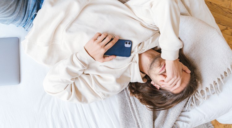 Sare sozialek FOMO-a edo zerbait galtzen ari garen sentipena indartu dezakete