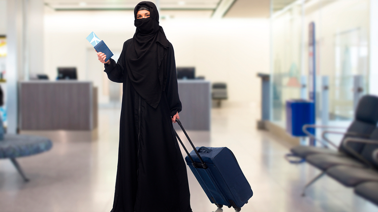 Saudi Arabian emakumeak gizonezkoen baimenik gabe bidaiatu ahal izango dute azkenik Saudi Arabian emakumeak gizonezkoen baimenik gabe bidaiatu ahal izango dute azkenik