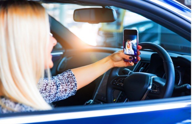 'Selfie'-ak gidatzen; egin al duzu inoiz? 'Selfie'-ak gidatzen; egin al duzu inoiz?