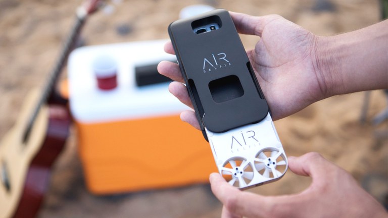 Selfieak egiteko droneak heldu dira Selfieak egiteko droneak heldu dira