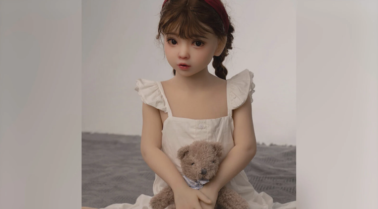 Sheinek ume itxurako panpin sexualak saltzeari utzi dio