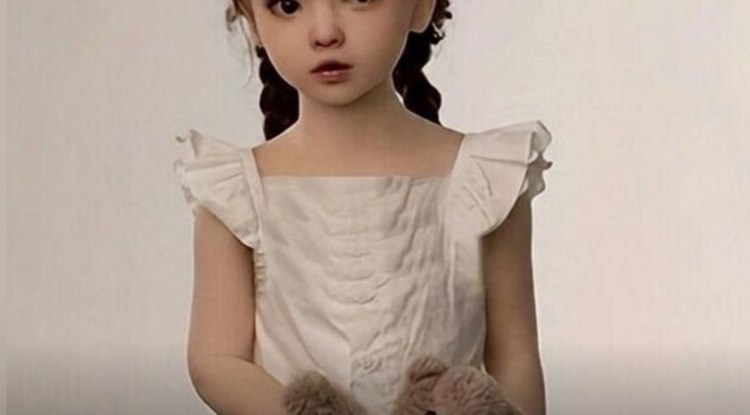 Sheinek ume itxurako panpin sexualak saltzeari utzi dio