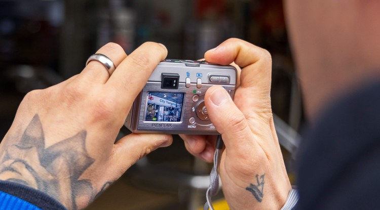 Smartphonen garaian, kamera digitalak bueltan dira