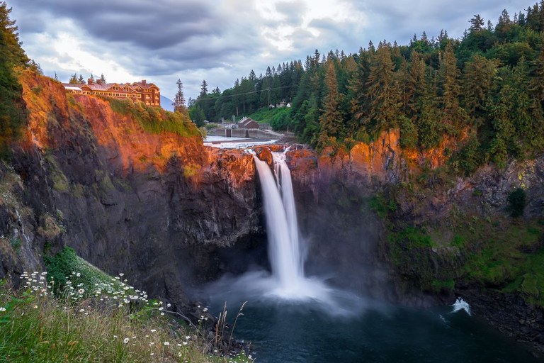 Snoqualmie tribuak 'Twin Peaks'-eko ur-jauzia berreskuratu du Snoqualmie tribuak 'Twin Peaks'-eko ur-jauzia berreskuratu du