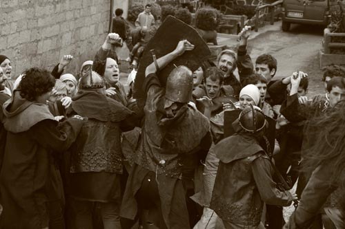 `Sua´ film luzearen grabaketa amaitzeko estrak behar dituzte `Sua´ film luzearen grabaketa amaitzeko estrak behar dituzte
