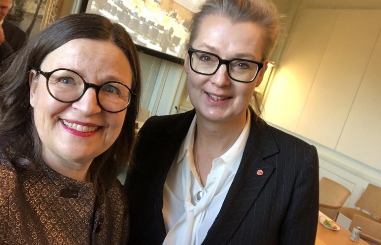 Suediak bere historiako lehenengo presidente emakumezkoa eta ministro transa izendatu ditu