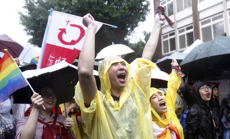 Taiwanek homosexualen arteko ezkontza onartzen duen legea martxan jarri du Taiwanek homosexualen arteko ezkontza onartzen duen legea martxan jarri du