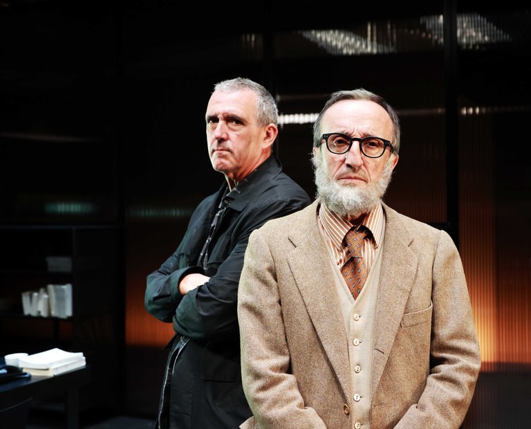 Tartean Teatroak 'Kortxoaren dilema' endredozko thriller politikoa estreinatuko du gaur Bilboko Arriaga Antzokian Tartean Teatroak 'Kortxoaren dilema' endredozko thriller politikoa estreinatuko du gaur Bilboko Arriaga Antzokian